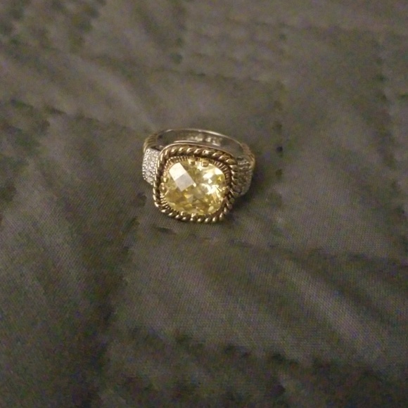 Ring - Picture 1 of 4